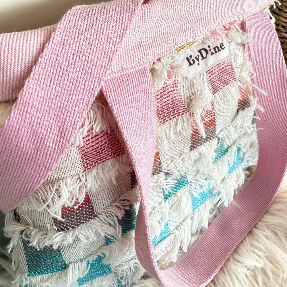 Boho katoenen shopper closeup in vrolijke boho kleuren ByDine