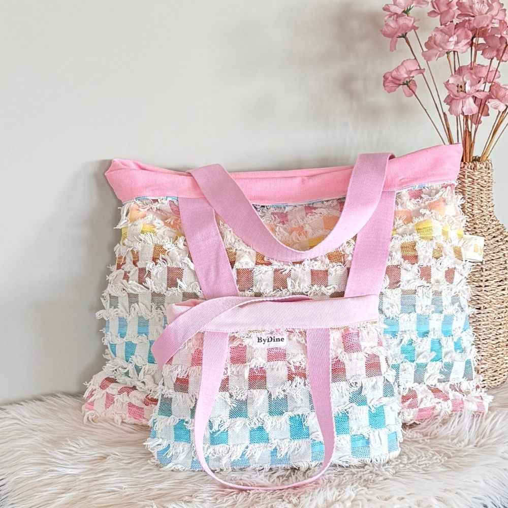 Boho katoenen XL shopper met een roze denim binnenkant en reversible te dragen handgemaakt ByDine duo