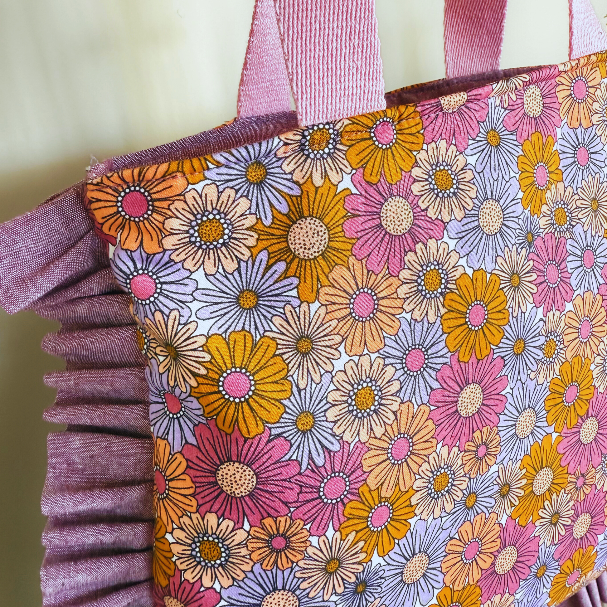 Kids mini shopper bloemen stof ruches close up