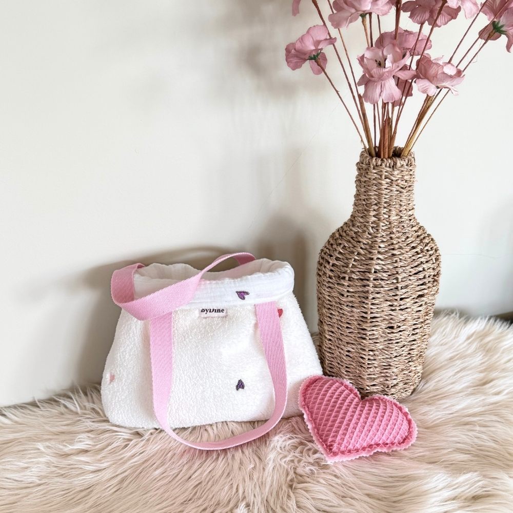 Kids Mini Shopper van teddy stof en mousseline binnenkant met geborduurde hartjes reversible te dragen handgemaakt ByDine