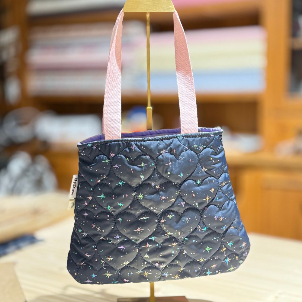 Maevy's Special Edition Twinkle Star kids Shopper in donkerblauw met twinkelende gekleurde kleine sterren handgemaakt ByDine