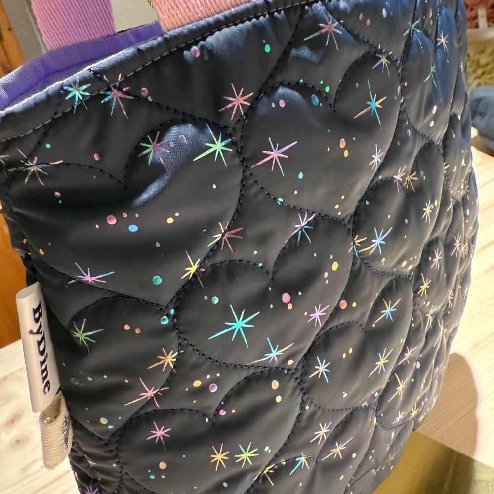 Maevy's Special Edition Twinkle Star kids Shopper in donkerblauw met twinkelende gekleurde kleine sterren handgemaakt ByDine