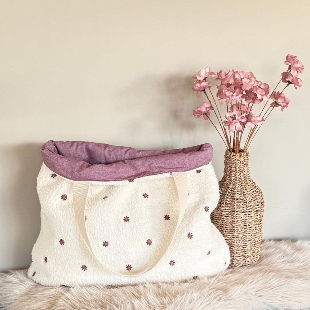 teddy shopper wit met paarse madeliefjes in XL reversible tas ByDine