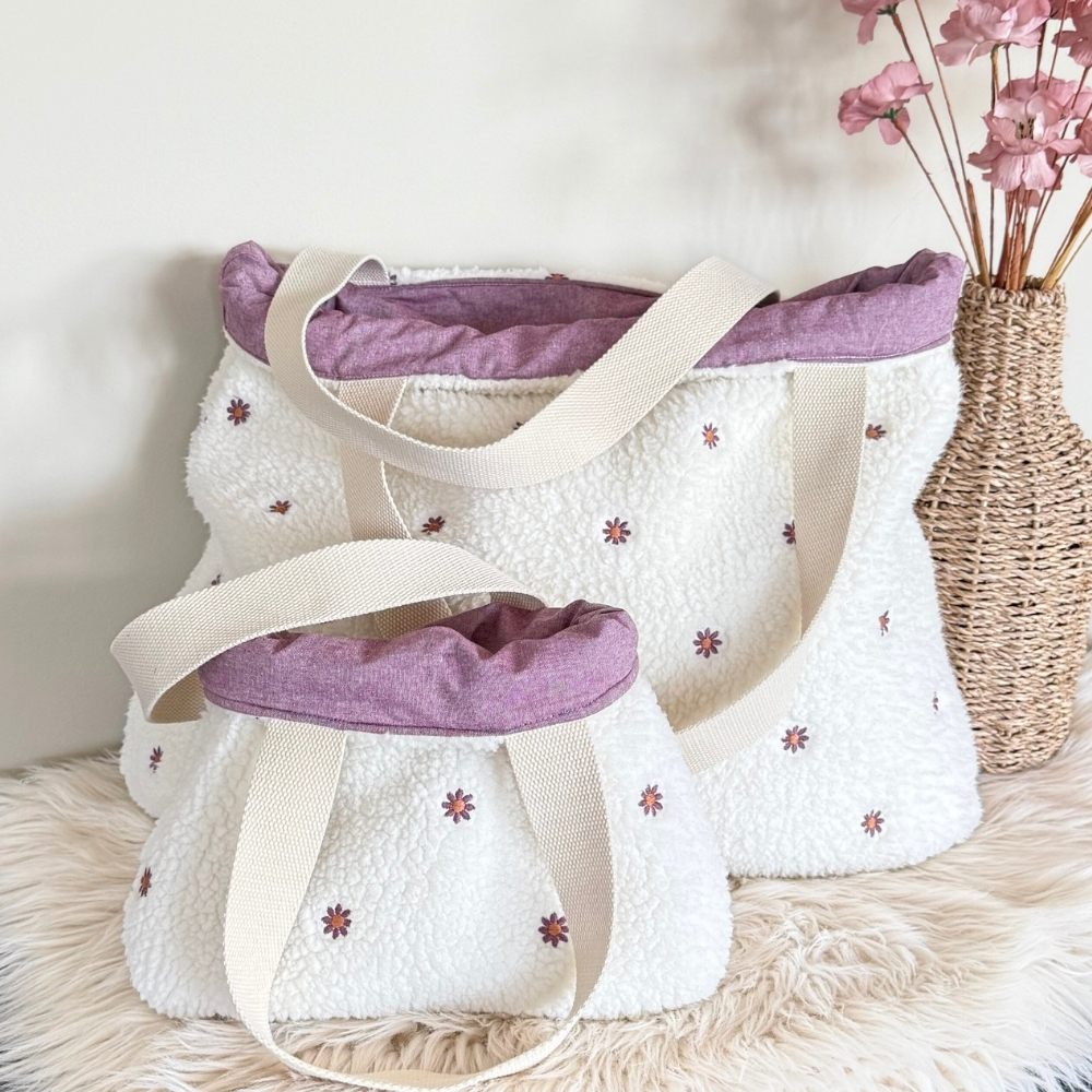 Kids mini shopper in witte teddy met paarse madeliefjes  en ook bijpassende mama XL shopper - reversible te dragen handgemaakt  ByDine